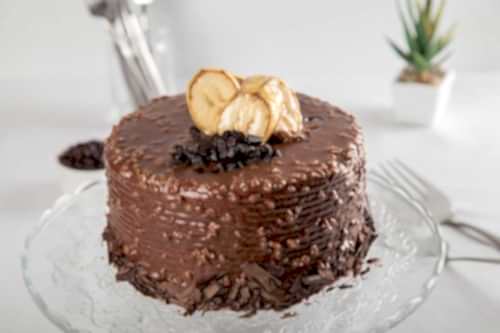 Yaş Pastalar: Kutlamaların Vazgeçilmez Lezzeti